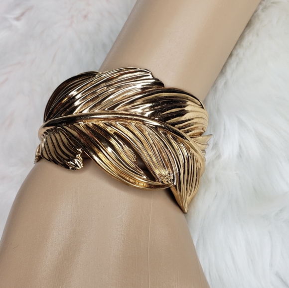 Stella & Dot Cuff Bracelet Gold Tone Metal Leaf Wrap - Picture 3 of 16